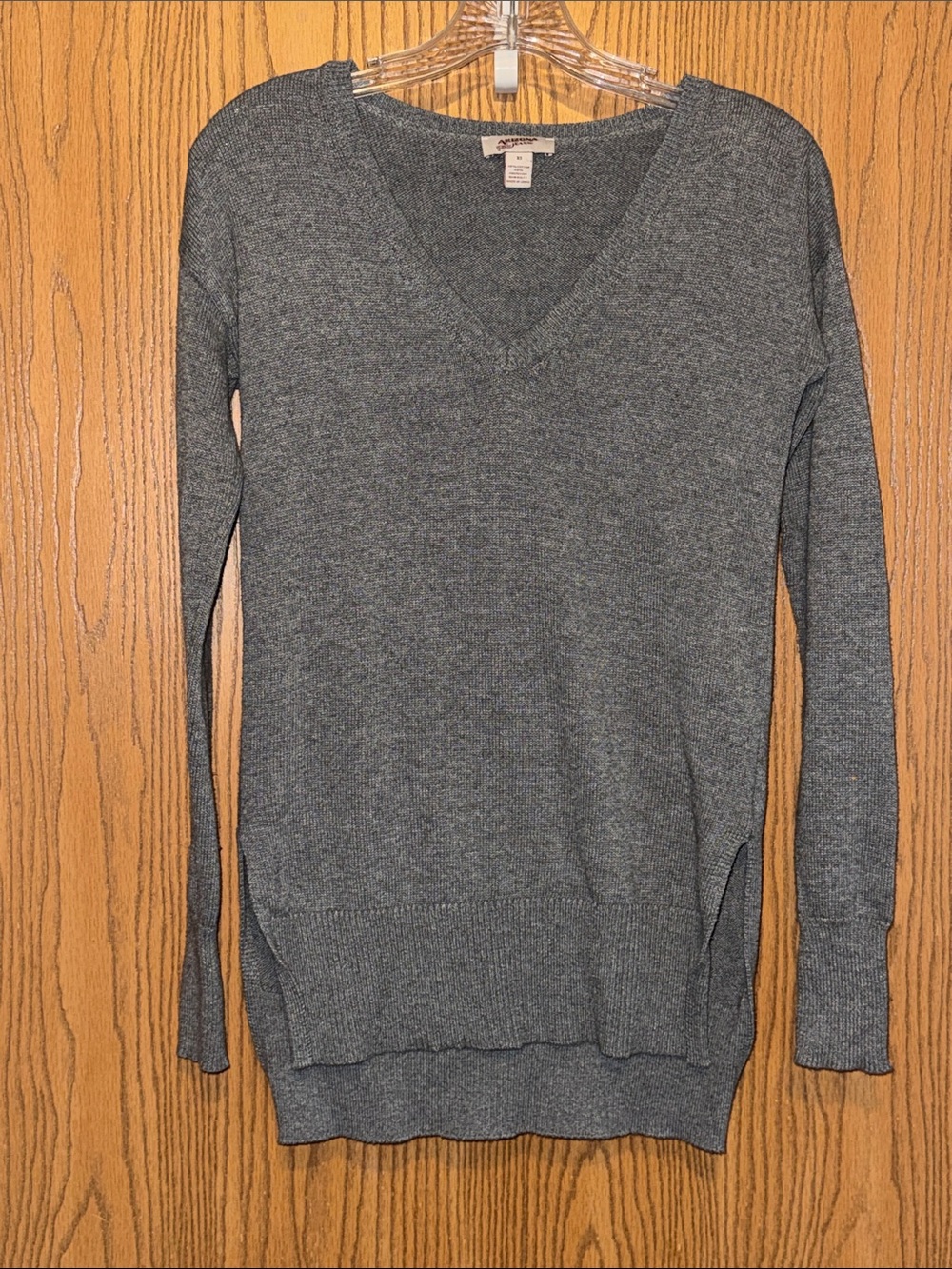 Arizona Jean Company Gray V-Neck Women’s Sweater